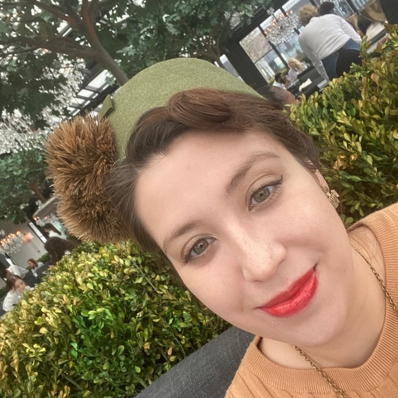 Meet your Posher, Jillian - Picture 2 of 2